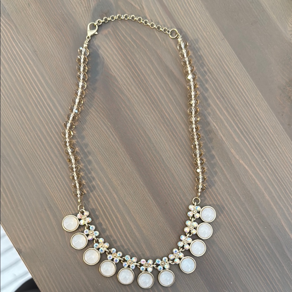 Elegant Gold And White Necklace 6$